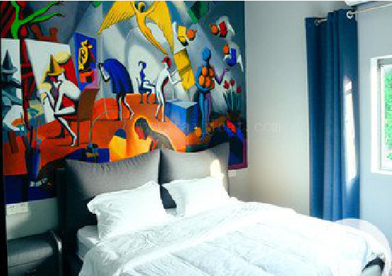 邵原对于酒店的墙体彩绘而言更注重哪些方面？